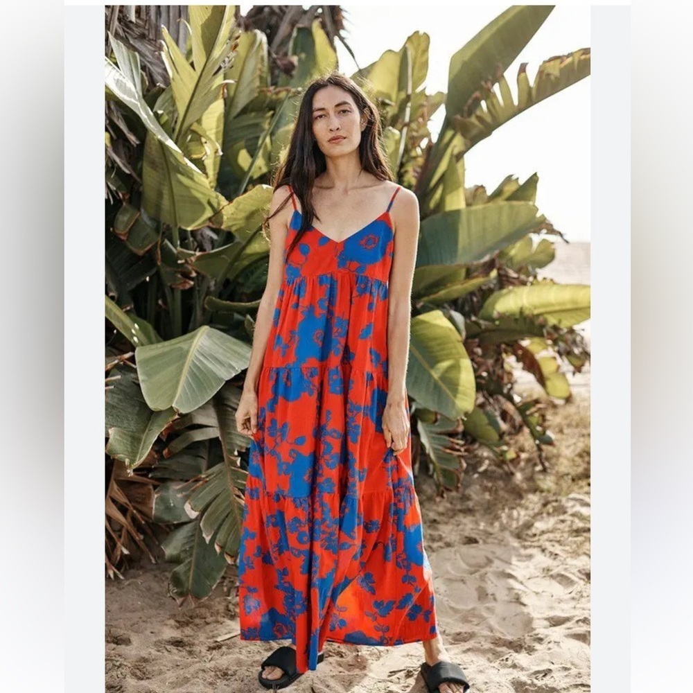 Velvet By Graham & Spencer Colette
Printed Maxi Dress In Blue Red Floral size M